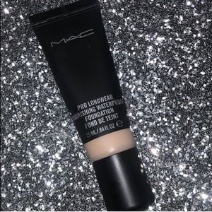Brand New MAC Pro Longwear Foundation color NW20